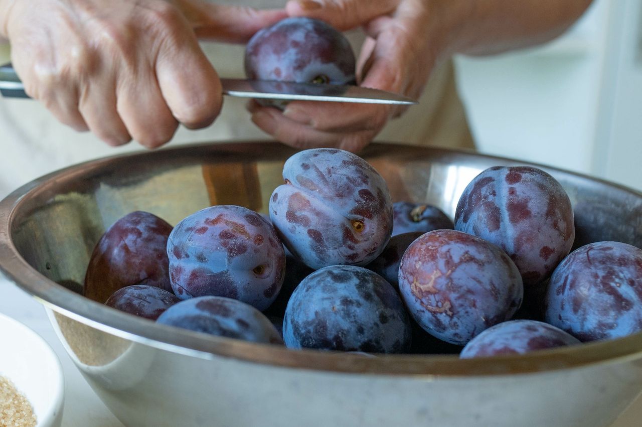 Plum compote - without removing pits