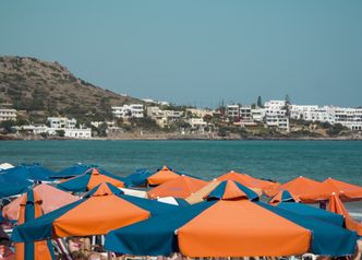 Darmowy internet i 150 euro. Tak się namawia młodych do szczepienia