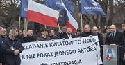 Toruń: "Składanie kwiatów to hołd, a nie pokaz jednego aktora!" - Miasto odpowiada