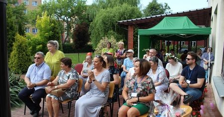 Słoneczne podwórko na Pułankach
