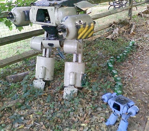 Policyjny droid z "RoboCopa", czyli jak twórczo wykorzystać złom [wideo] 3