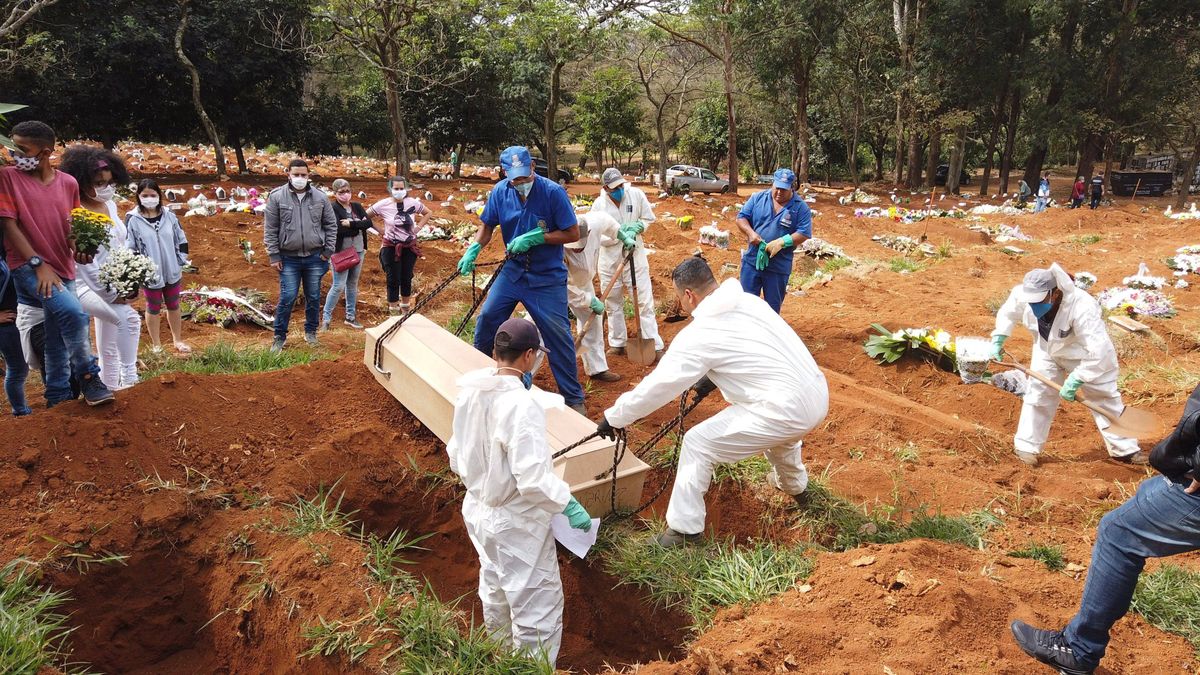 Koronawirus Brazylia. Trudna sytuacja w Brazylii. Masowe groby dla tysięcy ofiar koronawirusa