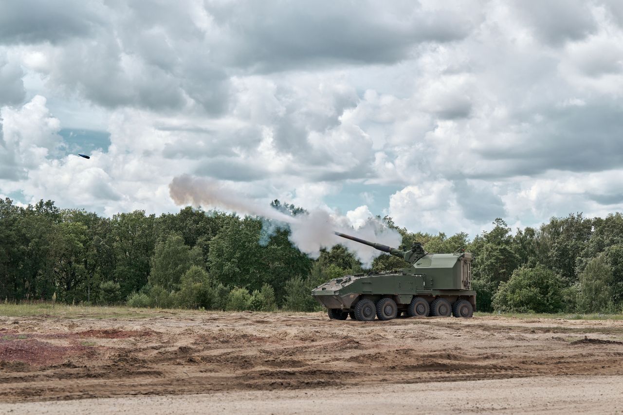 Switzerland opts for advanced AGM artillery on Piranha vehicles