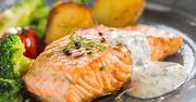 Grillowany łosoś z sosem koperkowym