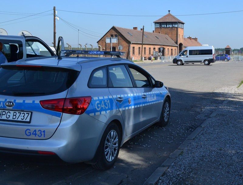 Oświęcim: Dwóch turystów z Albanii zatrzymanych za gesty nazistowskie