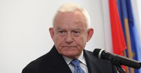 Wybory 2020. Leszek Miller zdradził, czy zagłosuje w maju. "Rozumiem Biedronia"