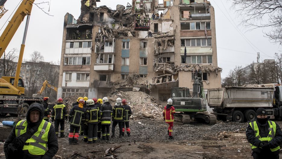 Rescue efforts continue at the Ternopil residential building after Russia strikes
epa12540352 Ukrainian rescuers work at the site of a Russian strike on a high-rise residential building in Ternopil, western Ukraine, 21 November 2025, as rescuers continue to dismantle debris amid the Russian invasion. At least 31 people were killed, including 6 children, and 94 others, including 18 children, were injured in Ternopil after Russian forces launched overnight strikes across Ukraine on 19 November. There are 13 people currently missing, according to the State Emergency Service.  EPA/MAXYM MARUSENKO 
Dostawca: PAP/EPA.
MAXYM MARUSENKO
russia ukraine strike, building