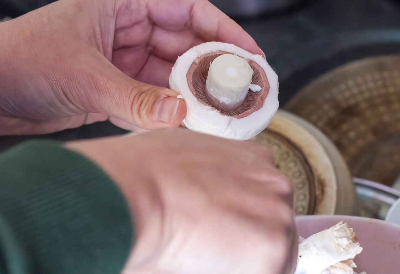 Obierasz pieczarki? Ekspertka ostrzega przed konsekwencjami