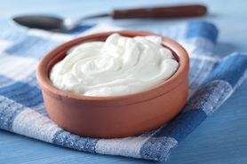Jogurt grecki - charakterystyka, działanie zdrowotne, wykorzystanie w kuchni