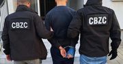 26 osób usłyszało 224 zarzuty karne za kierowanie i udział w grupie przestępczej, pranie pieniędzy i  oszustwa.