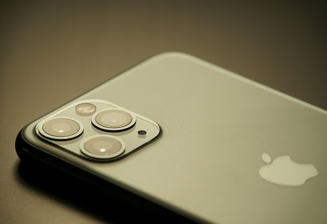 Bez szału na nowe iPhone’y. Apple rekordowo drogie na giełdzie