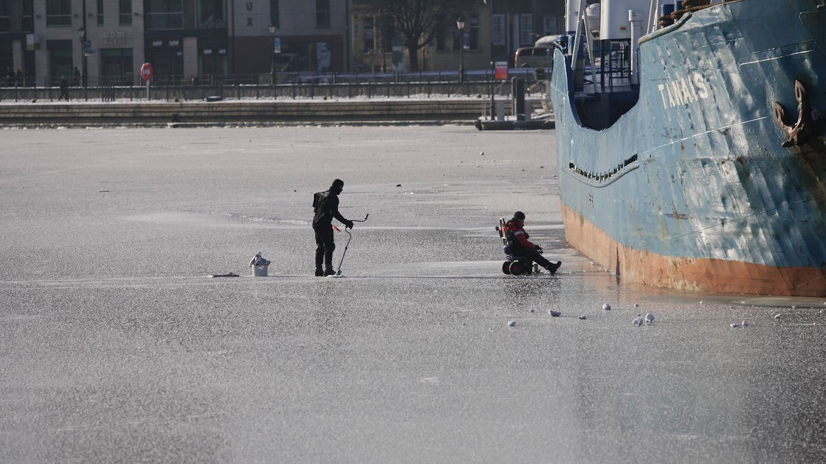 Newspix / MICHAL FLUDRA / Wędkarze podlodowi