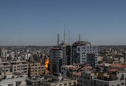 Strefa Gazy. Siedziba redakcji prasowych w gruzach po ataku Izraela