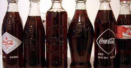 Nie chcesz przepłacać za Coca-Colę? Zrób ją w domu!