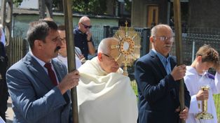 Procesja Bożego Ciała na osiedlu Grunwaldzkim w Gnieźnie