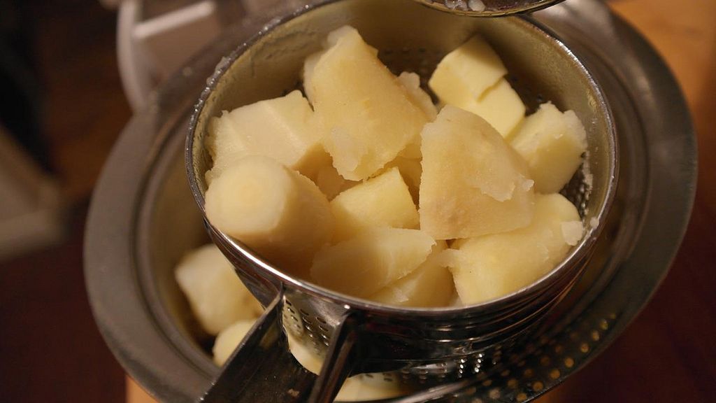 Gotowany pasternak bez dodatku soli, odsączony