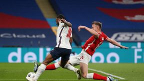 Helik sfaulował, sędzia podyktował rzut karny, Anglicy strzelili gola. "Głupota", "kryminał"