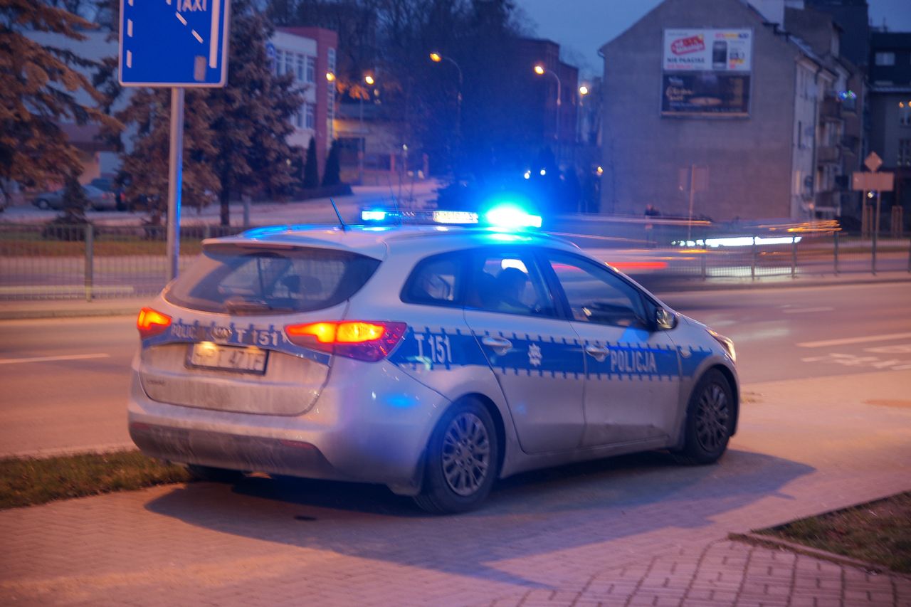 Dramatyczne sceny na warszawskim osiedlu. Mężczyzna wpadł w szał