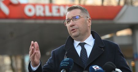 Czarnek tłumaczy się z fotowoltaiki. "Codziennie o tym myślę"