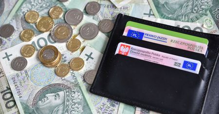 2,7 mln Polaków ma ten obowiązek. Spóźnialskim grozi 5 tys. zł kary