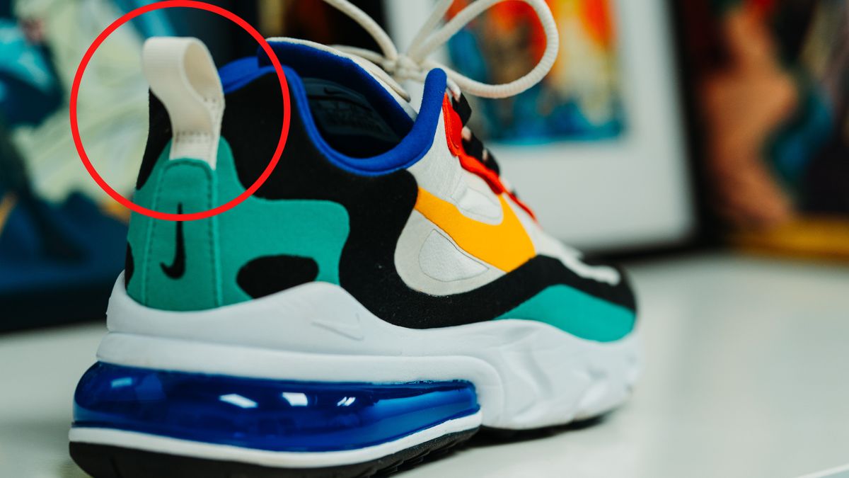 Do czego służy pętelka z tyłu buta? 