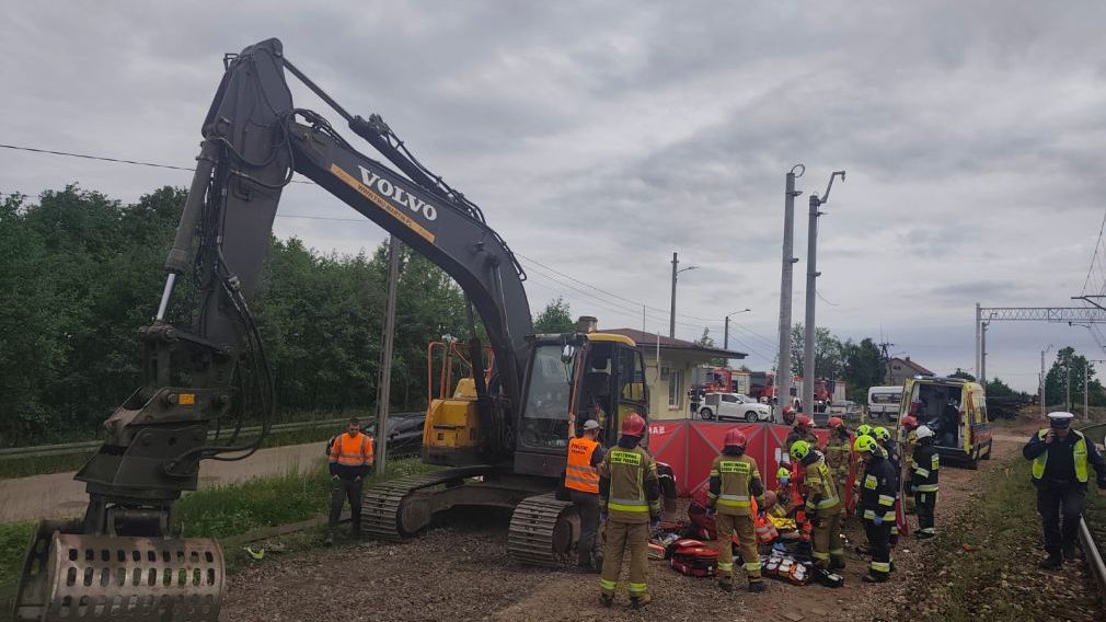 Ciężko ranny operator koparki zabrany przez LPR
