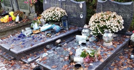 Tłukli znicze i nie tylko. Wstrząsające sceny na cmentarzu