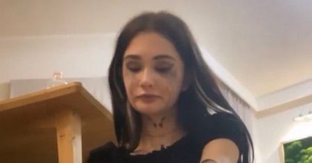Nastoletnia instagramerka okaleczyła się w relacji na żywo. Co się stało z Queen of the Black? "To wołanie o pomoc"