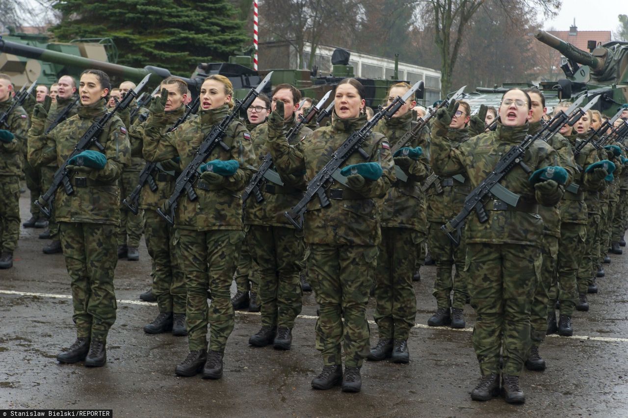 Sondaż w sprawie poboru. Polki i Polacy nie chcą obowiązkowej służby w armii