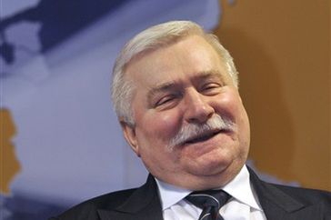 Wałęsa przekonuje Radę Europy do Cimoszewicza