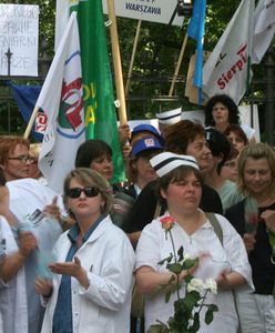 „To buntu czas” – pielęgniarki śpiewają premierowi