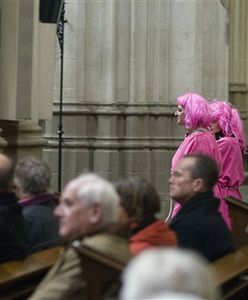 Krzyki i śpiewy podczas mszy - geje protestowali w kościele