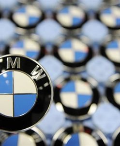 BMW zawiesza produkcję z powodu zakazu lotów. Inni liczą straty