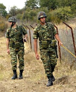 Kopią gigantyczny 120-kilometrowy rów - przeciwko komu?