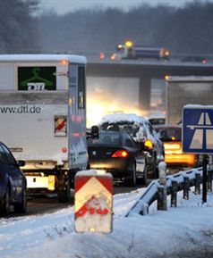Kilkaset osób uwięzionych na autostradzie