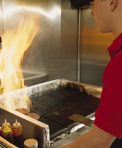 Praca w restauracjach szybkiej obsługi. Fatalne zarobki i mordęga?