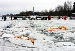 Polski samolot wyciągnięty z jeziora