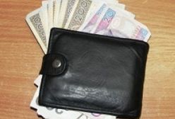 Nastolatek znalazł pełen portfel; odniósł na policję