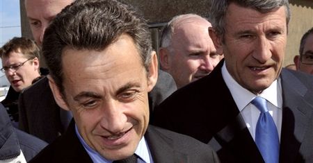 Sarkozy: poligamia w porządku, atak na policjanta nie
