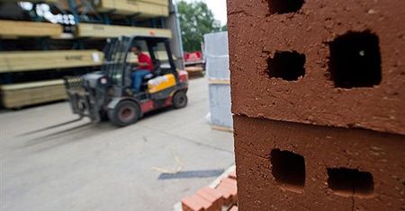 Osiedle nierobów? Jedyny pracujący stał się bohaterem