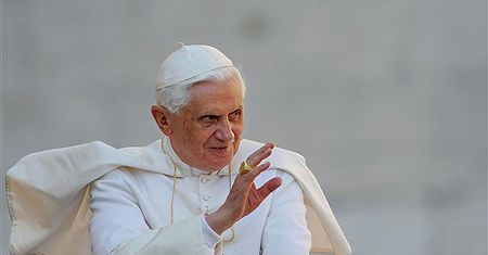 Papież, komik i piłkarze będą czytać Biblię w telewizji