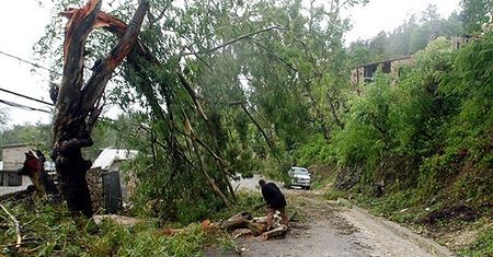 Tropikalna burza Hanna zabiła 10 osób
