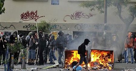 Starcia demonstrantów z policją w Grecji