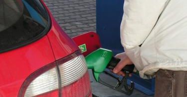 Tanieje benzyna i olej napędowy