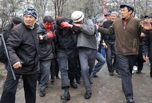 Chaos w Kirgistanie - rośnie liczba ofiar starć z milicją