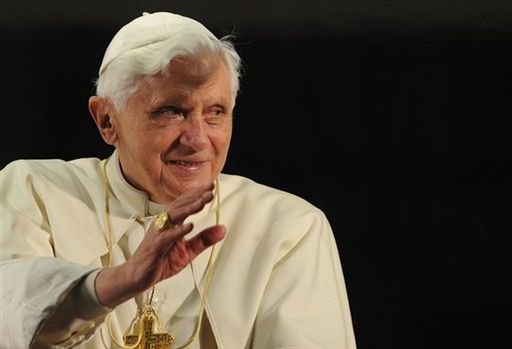 Biskupi bronią papieża, ofiary zarzucają mu winę