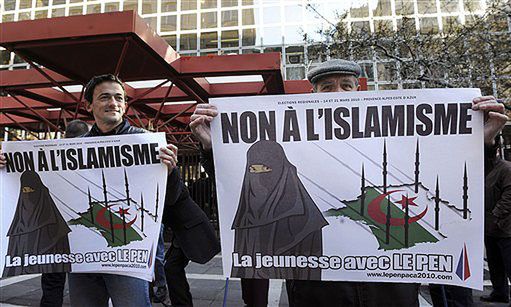 Francja: sąd dopuścił "antyislamistyczny" plakat wyborczy