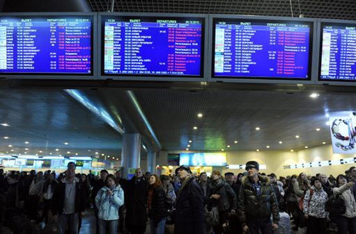 Chaos na lotniskach - pasażerowie poturbowali personel