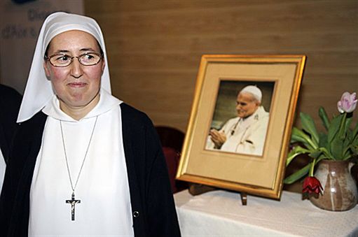 Siostry przyniosą do ołtarza relikwiarz z krwią Jana Pawła II