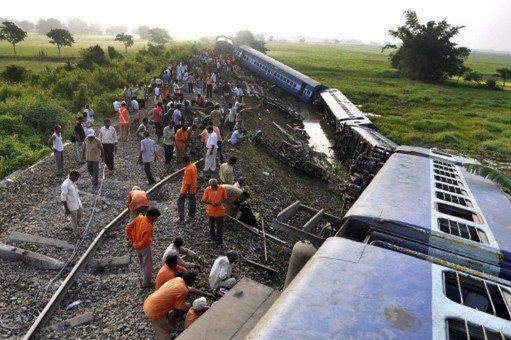 Wykoleił się pociąg w Indiach; 69 osób nie żyje